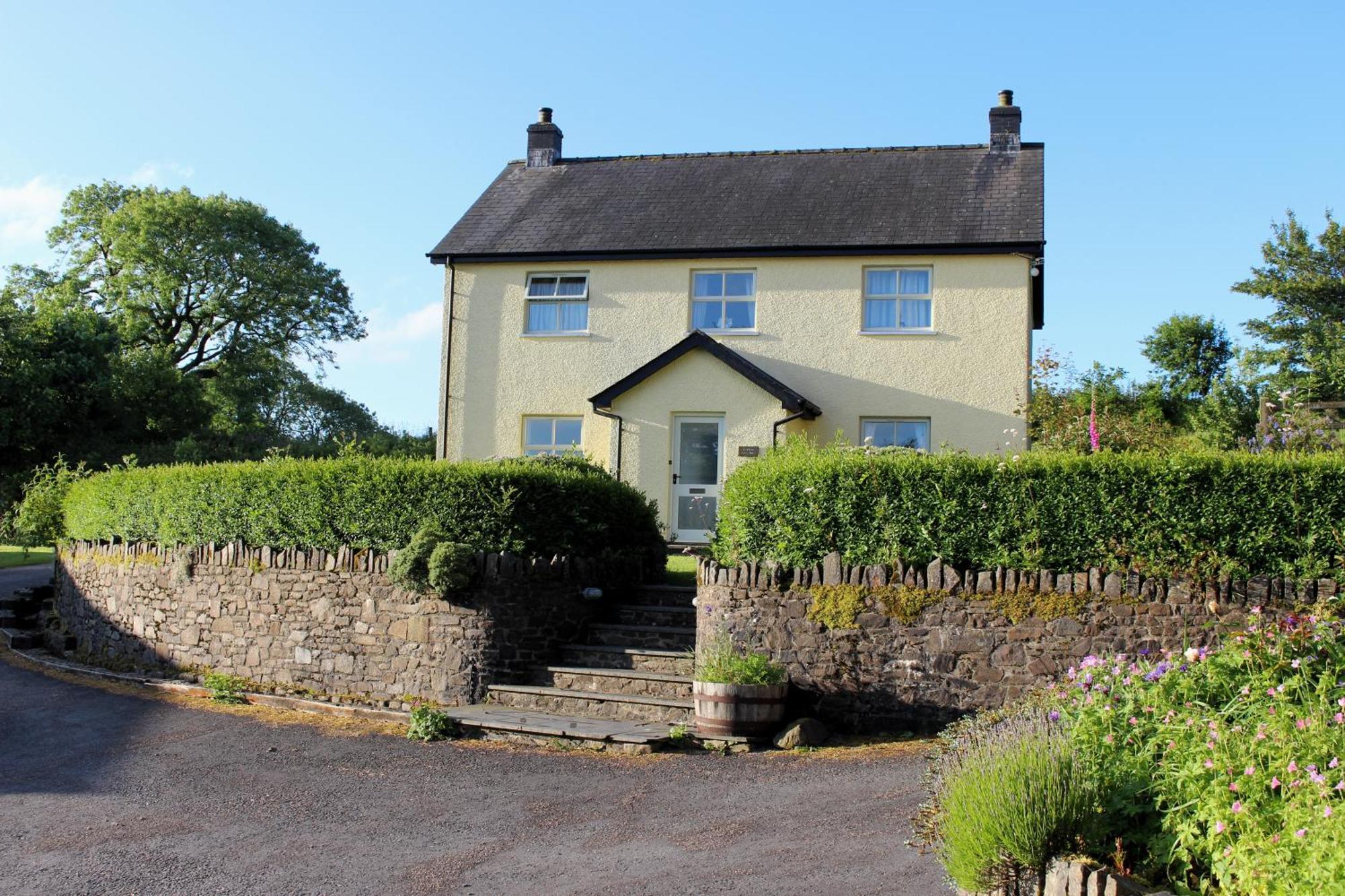 Treberfedd Farm Cottages And Cabins Lampeter Esterno foto