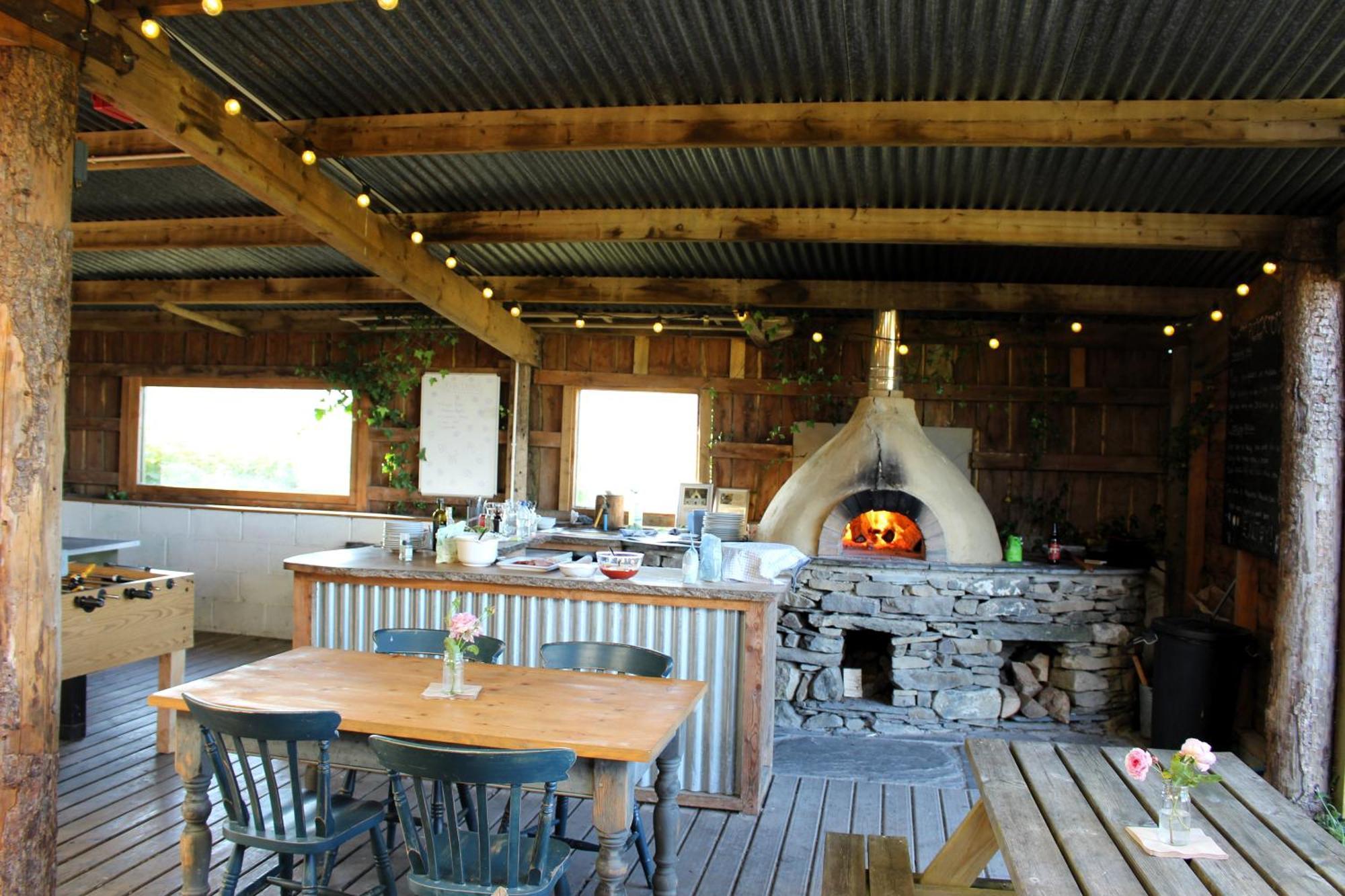 Treberfedd Farm Cottages And Cabins Lampeter Esterno foto